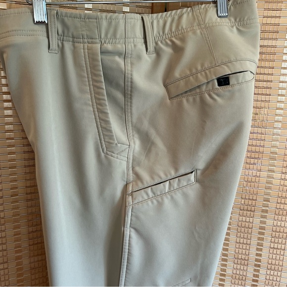 Men's Tan  Hi-Tech Refuge Crossover Functional Cargo Pants in Size 38/32 - Picture 3 of 6